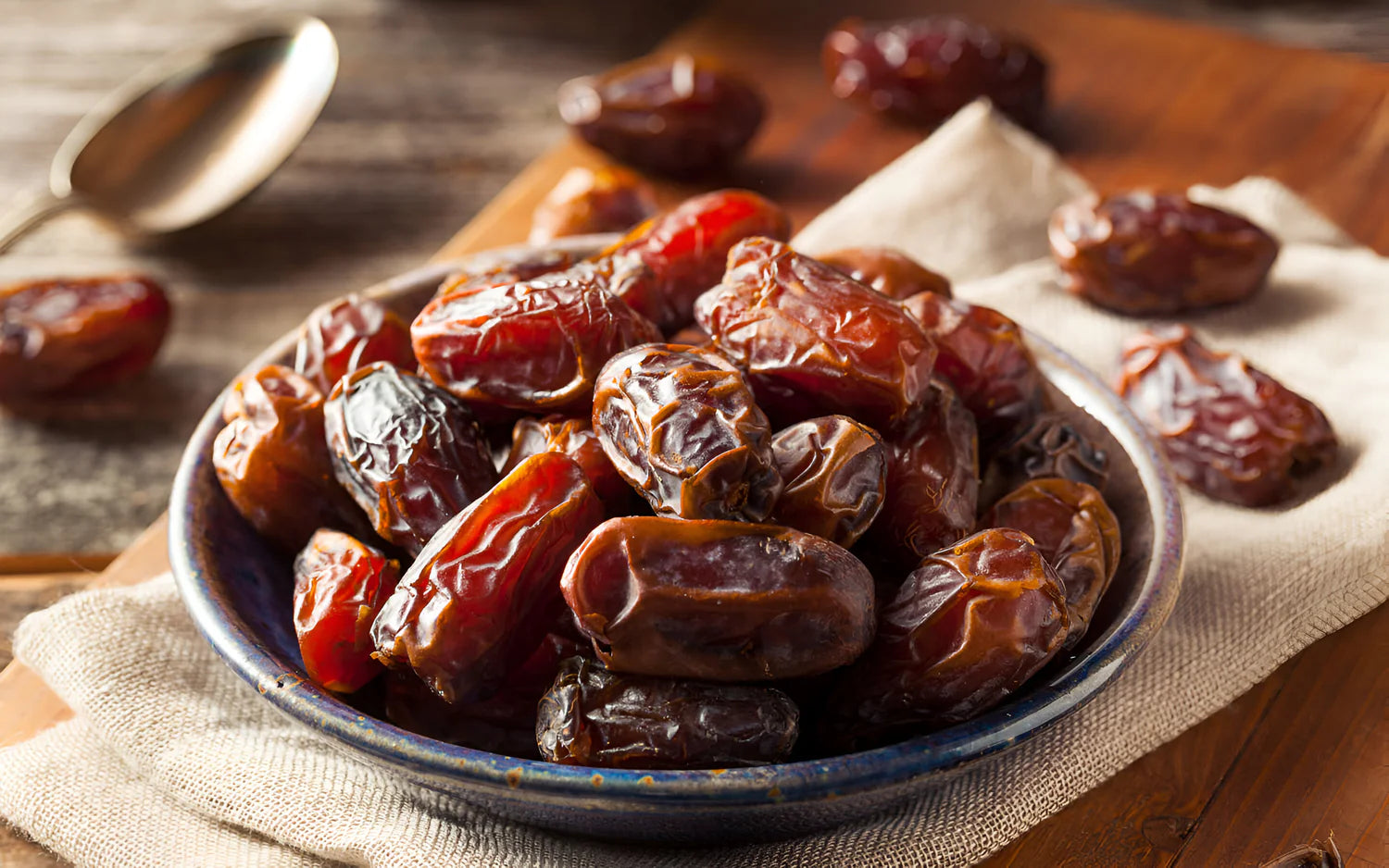 Premium Amber Dates – Large Size, Soft Bite & Naturally Rich Sweetness